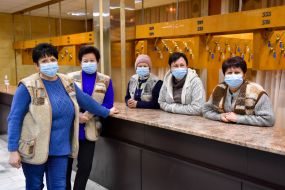Workers Palace of culture in respiratory masks