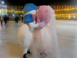 Setting the Record for the Most Massive Skating Kiss