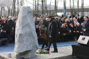 Vadim Prystayko and Alexei Danilov lay a wreath
