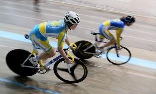 Велосипедисты во время заезда