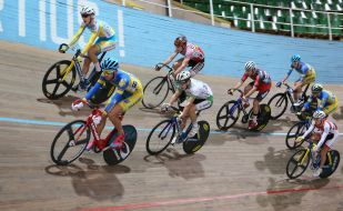 Велосипедисты во время заезда