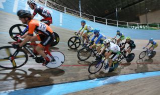 Велосипедисты во время заезда