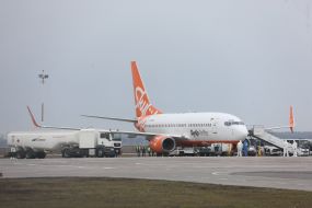 Airplane with evacuated Ukrainians