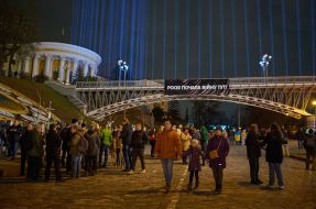Light installation "Rays of Dignity"