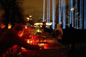 Light installation "Rays of Dignity"