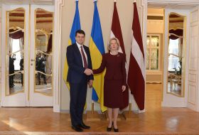 Dmytro Razumkov, Inara Murniece