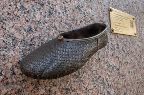 The mini-sculpture "Serge Lifar's golden shoe"