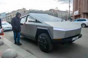 A car similar to Tesla Cybertruck