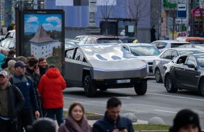 A car similar to Tesla Cybertruck