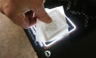 An employee of the Kiev subway in a medical mask