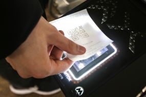 An employee of the Kiev subway in a medical mask
