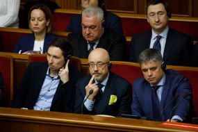 Cabinet members in the government box