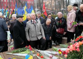 Возложение цветов к памятнику Тарасу Шевченко