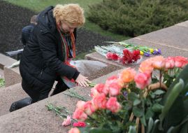 Возложение цветов к памятнику Тарасу Шевченко