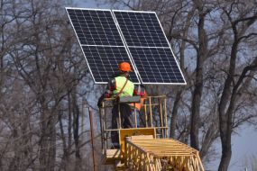 Installation of pillars of external illumination with solar panels