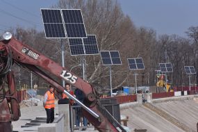 Installation of pillars of external illumination with solar panels