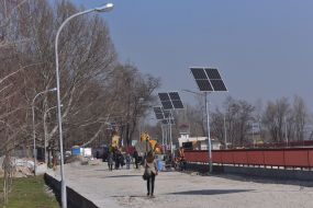 Installation of pillars of external illumination with solar panels