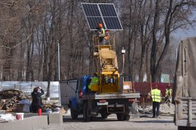 Installation of pillars of external illumination with solar panels