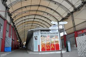 Empty trading rows in the Barabashovo market in Kharkiv