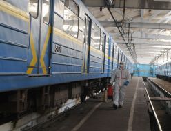 Дезинфекция общественного транспорта из-за вспышки коронавирус в Киеве