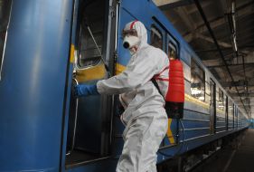Дезинфекция общественного транспорта из-за вспышки коронавирус в Киеве