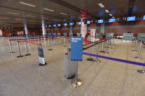 Порожня зала аеропорту "Львів" імені Данила Галицького під час карантину