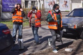 Работники готовятся к санитарной обработке жилых домов