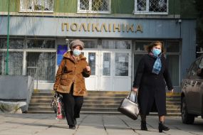 Women in medical masks near the clinic