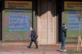 Information on preventing coronavirus in the Central Department Store showcase