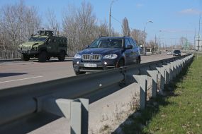 The checkpoint police in conjunction with the national guard at the entrance to Kiev