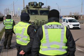 The checkpoint police in conjunction with the national guard at the entrance to Kiev