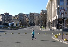 Майдан Незалежности Maydan Nezalezhnosti 19/5000 Maidan Nezalezhnosti Maidanmīˈdän maidan – определения Имя Существительное 1 (in South Asia) an open space in or near a town, used as a parade ground or for events such as public meetings and polo matches. They propose to maintain a grassy maidan in the large open area, which will ensure enough space for holding public functions, including cultural programmes and performances. Maidan – примеры Though the police did not give permission the thousands that wound their way to the venue of the public meeting de facto turned into numerous processions all ending at the maidan . Другие примеры (4) Отправить отзыв История Сохранено Сообщества