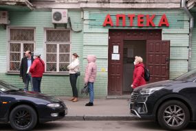 People in medical masks near the pharmacy