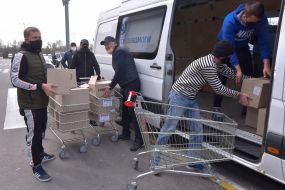 Волонтери закупили продуктові набори для людей, які потребують соціального захисту
