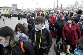 Evacuation of Russian citizens at the train station