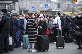 Evacuation of Russian citizens at the train station