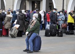 Evacuation of Russian citizens at the train station