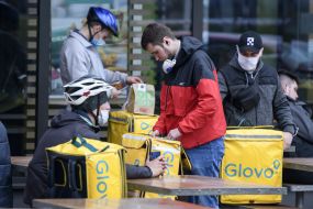 Glovo delivery courier