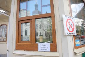 Quarantine Laurel ad on window