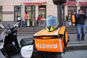 Raketa delivery service moped