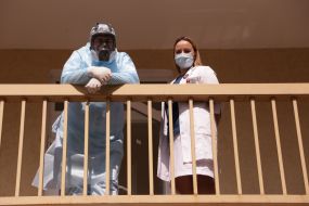 Health workers on the balcony of the infectious Department of the hospital