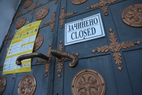 Announcement "Closed" at the closed gates of St. Michael's Cathedral