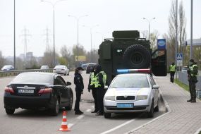 Checkpoint at the entrance to Kyiv