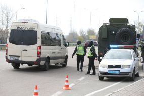Checkpoint at the entrance to Kyiv