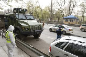 Checkpoint at the entrance to Kyiv