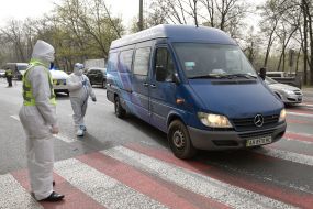 Checkpoint at the entrance to Kyiv
