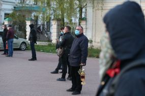 Believers are waiting the arrival of the Holy Fire