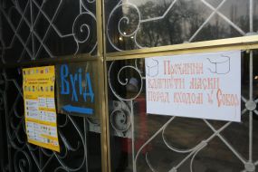 Announcement on the door of Vladimir Cathedral