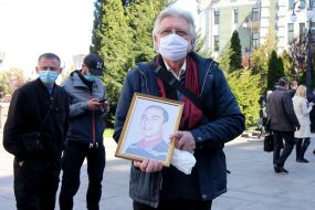 Relatives of prisoners in the Donbass during the action near the Office of the President