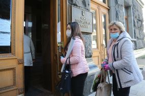 Relatives of the prisoners came to the Office of the President